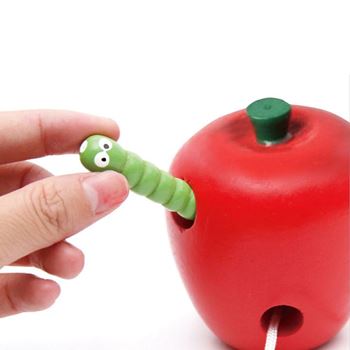 Obrázek z Dřevěná hračka - červík v jablku 