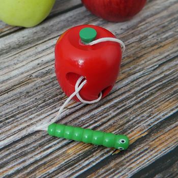 Obrázek z Dřevěná hračka - červík v jablku 