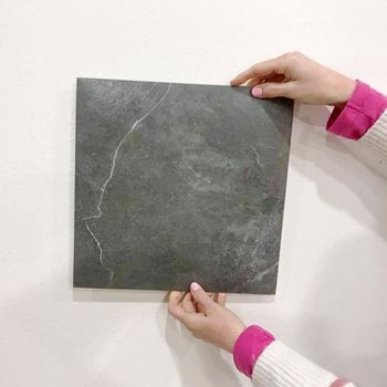 Obrázek z Samolepicí obklad 30x30 cm - šedý mramor 