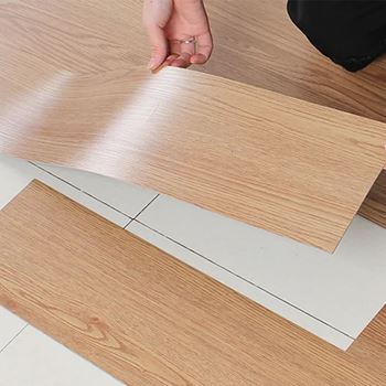 Obrázek z PVC samolepicí dřevěná podlaha - dub světlý 