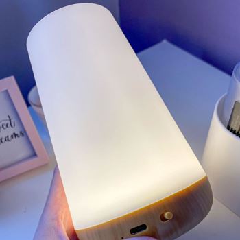 Obrázek z Chytrá LED lampička měnící barvy 