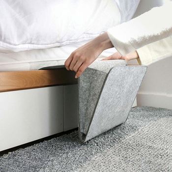 Obrázek z Závěsný kapsář / organizér na postel - šedivý 