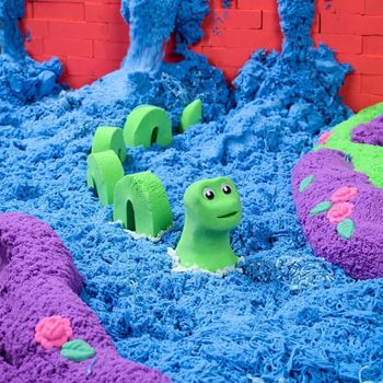 Obrázek z Modelovací tekutý písek mega set 2000 g - plastový kyblík 