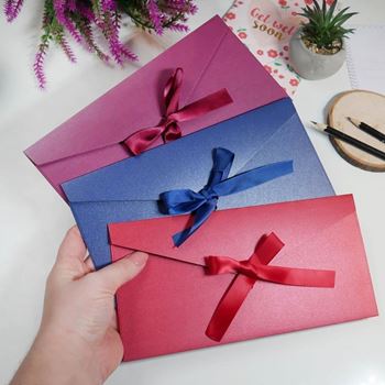 Obrázek z Dárková obálka se stuhou - červená 