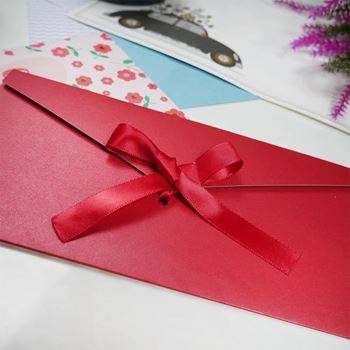 Obrázek z Dárková obálka se stuhou - červená 
