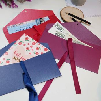 Obrázek z Dárková obálka se stuhou - červená 