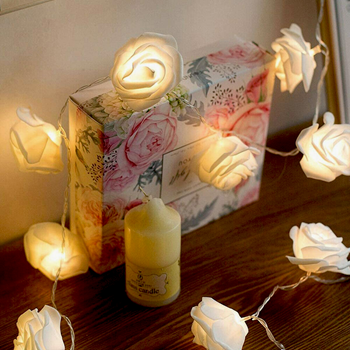 Obrázek z LED světelný řetěz na baterie s růžičkami – 20 květů 