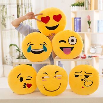 Obrázek z Emoji polštář - vyplazený jazyk 