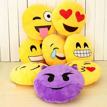 Obrázek z Emoji polštář - vyplazený jazyk 