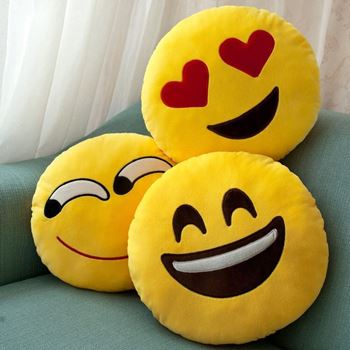 Obrázek z Emoji polštář - vyplazený jazyk 
